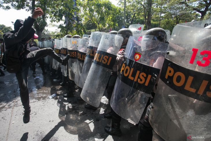 Latihan Sispamkota di Surabaya