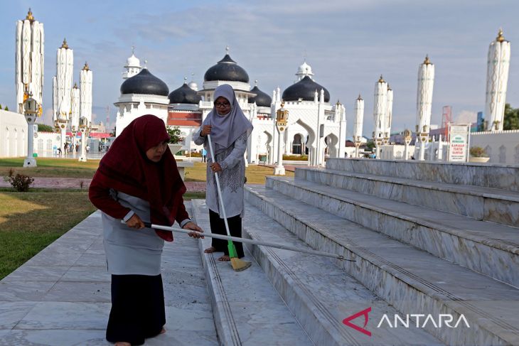 FOTO - Aksi Jumat Bersih semarak PON Aceh-Sumut