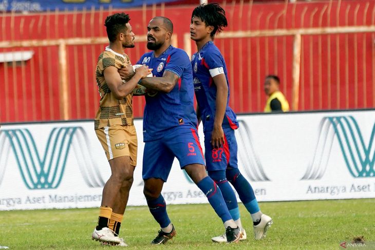 Arema FC imbang lawan Dewa United