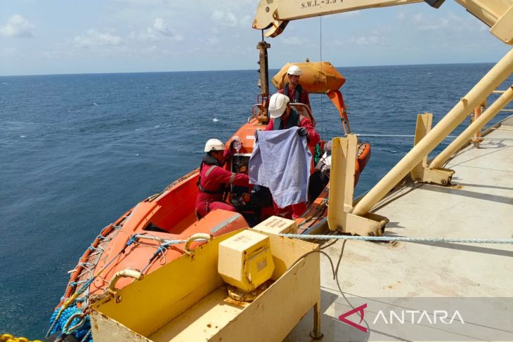 Potret evakuasi ABK kapal sakit di perairan Belitung Timur