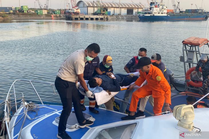 Potret evakuasi ABK kapal sakit di perairan Belitung Timur