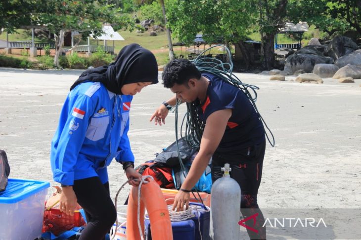 ANTARA-UBB kibarkan bendera merah putih di dasar laut Pulau Putri