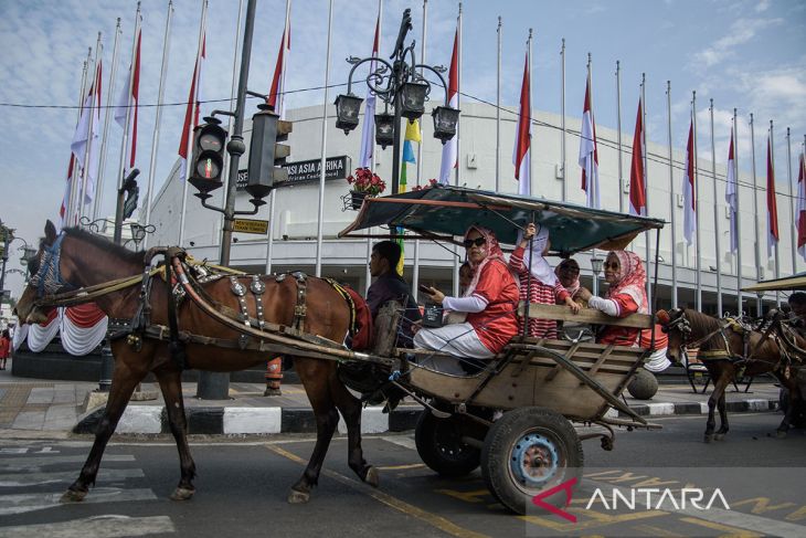 Karnaval delman kemerdekaan di Bandung