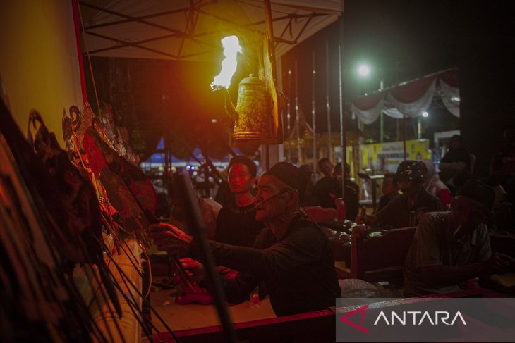 Pagelaran wayang kulit meriahkan HUT Kalsel dan RI