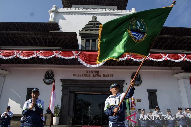 Pelepasan kontingen Jawa Barat untuk PON XXI