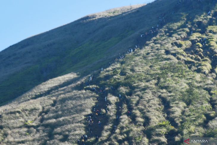 Pendakian Gunung Penanggungan saat HUT RI