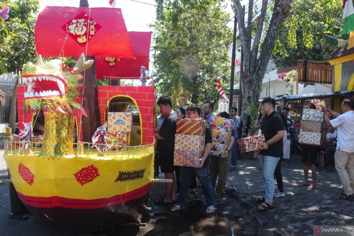 Ritual sembahyang rebutan di Surabaya