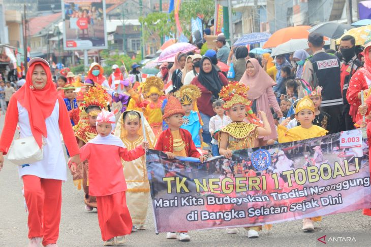 Kemeriahan pawai baris indah tingkat PAUD hingga SD di Bangka Selatan