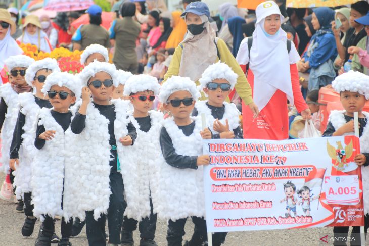 Kemeriahan pawai baris indah tingkat PAUD hingga SD di Bangka Selatan