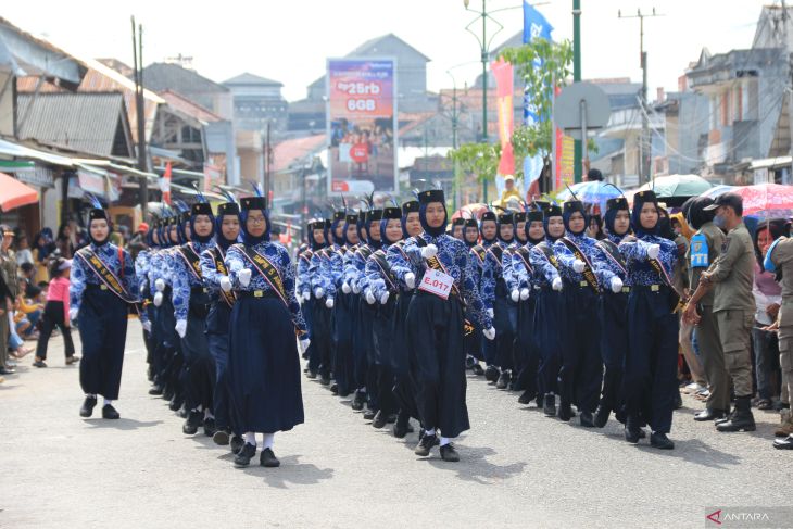 Meriahnya pawai baris indah hari kedua di Bangka Selatan