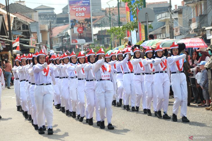 Meriahnya pawai baris indah hari kedua di Bangka Selatan