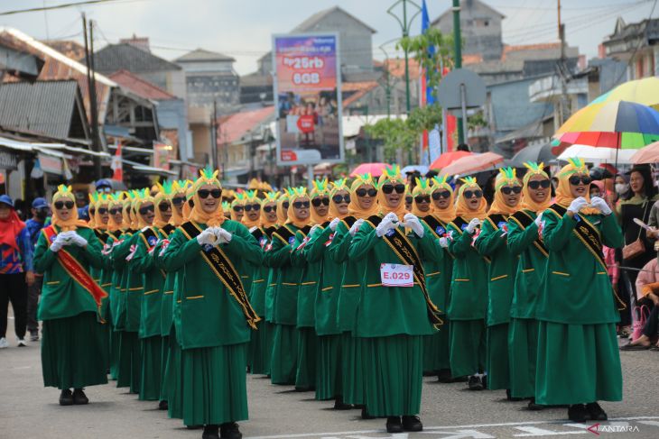 Meriahnya pawai baris indah hari kedua di Bangka Selatan