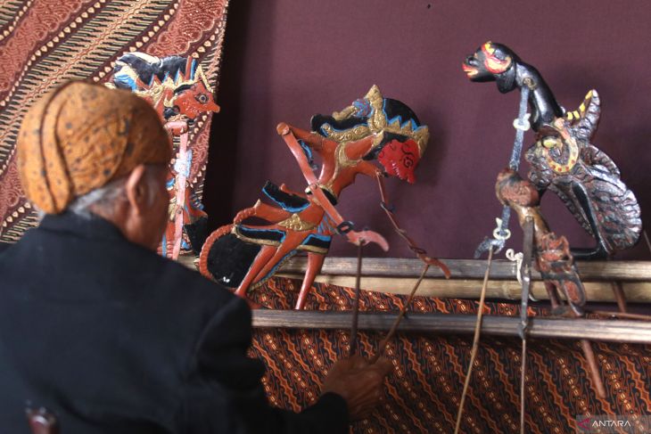 Pelestarian wayang Mbah Gandrung