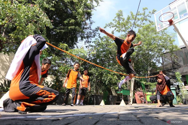 Sosialisasi dolanan nusantara di Surabaya