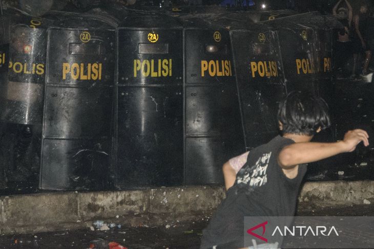 Aksi kawal putusan MK di Bandung ricuh