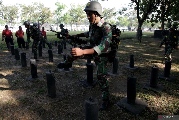 Lomba ketangkasan halang rintang prajurit Korps Marinir