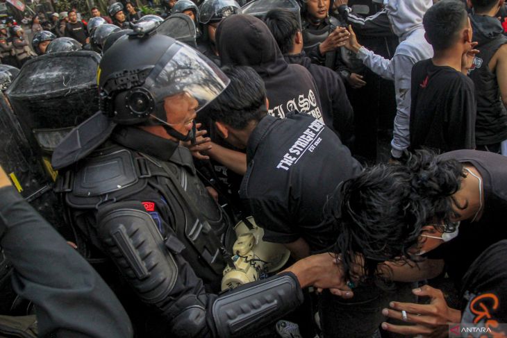 Unjuk rasa kawal putusan MK di Malang