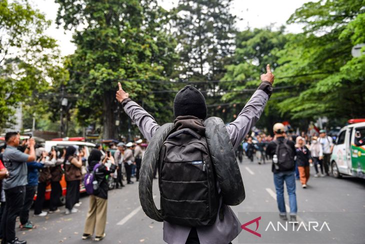 Aksi mahasiswa di Bandung