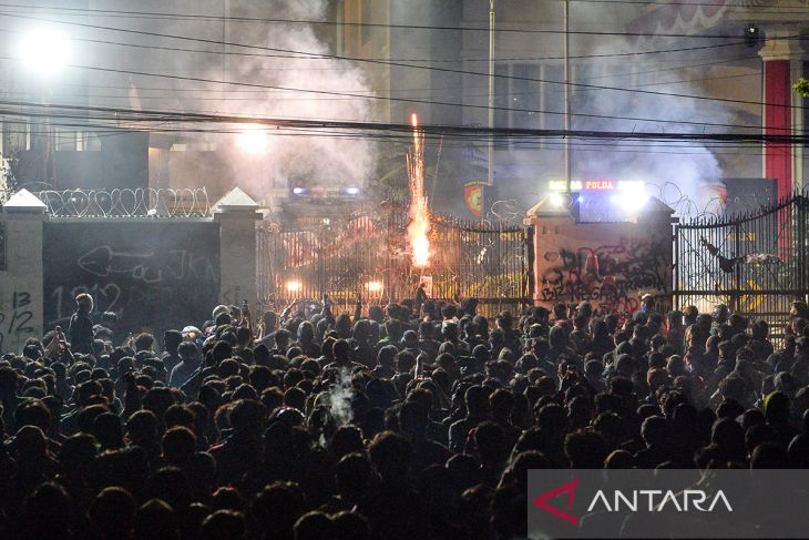 Unjuk rasa mahasiswa kawal putusan MK di Bandung