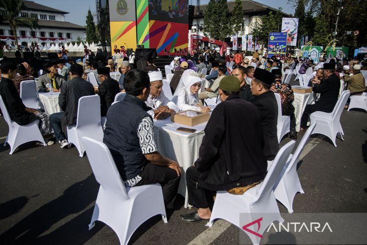 Nikah massal di Gedung Sate Bandung