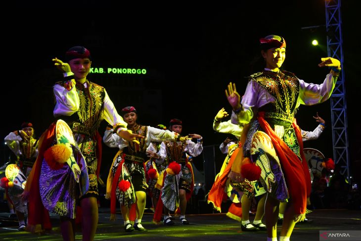 Pentas seni Serenade Langit Tembaga di Ponorogo