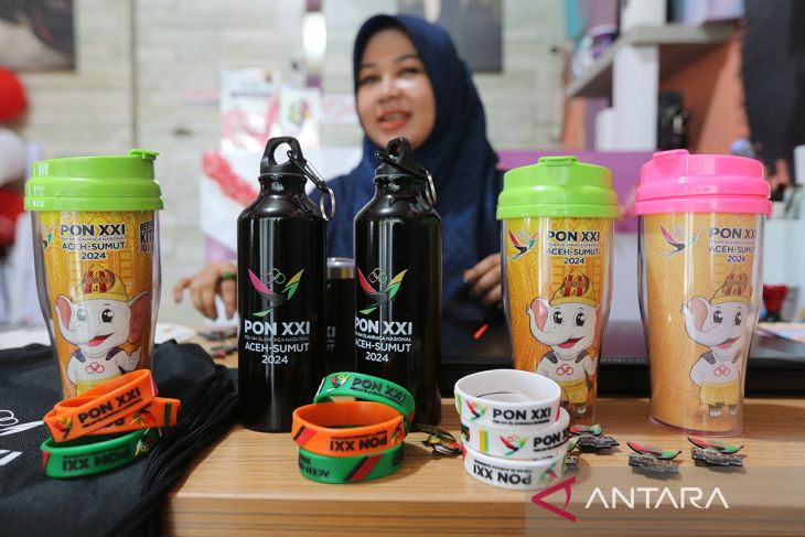 FOTO - Produksi pernak pernik PON XXI Aceh-Sumut