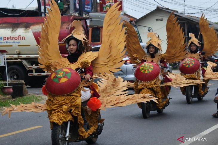 Pawai kendaraan hias di Pangkalpinang