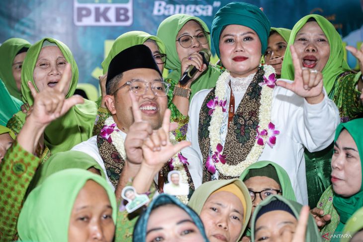 Luluk Nur Hamidah-Lukmanul Khakim daftar Pilgub Jawa Timur