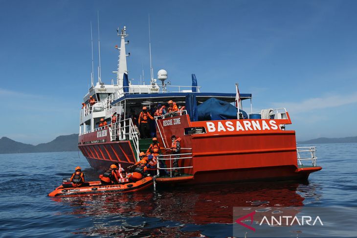 FOTO - Basarnas simulasi evakuasi darurat atlet layar PON XXI Aceh-Sumut