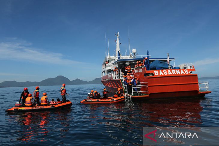 FOTO - Basarnas simulasi evakuasi darurat atlet layar PON XXI Aceh-Sumut