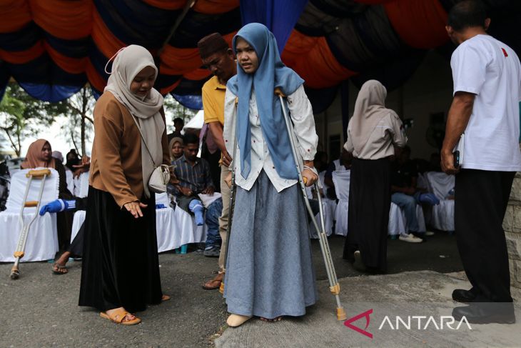 FOTO - Bantuan kaki palsu untuk penyandang disabilitas di Aceh