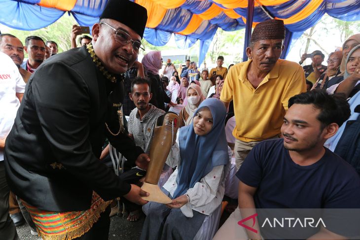 FOTO - Bantuan kaki palsu untuk penyandang disabilitas di Aceh