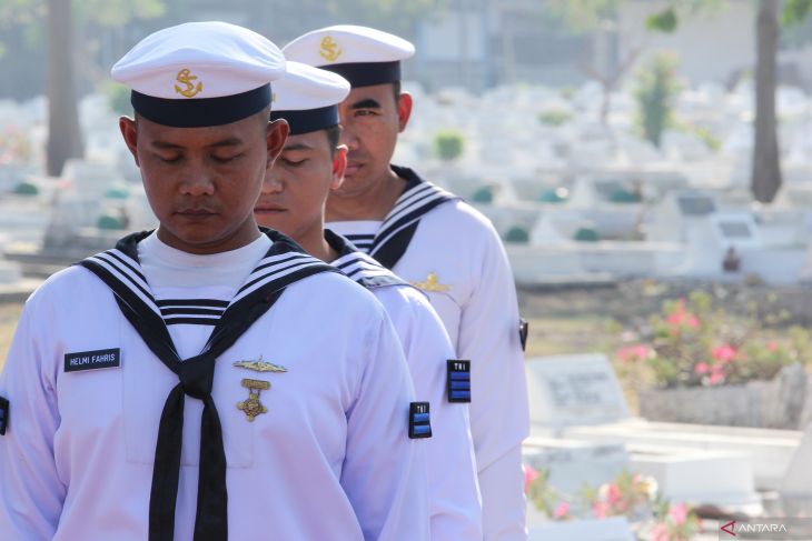 Ziarah makam pahlawan di Surabaya