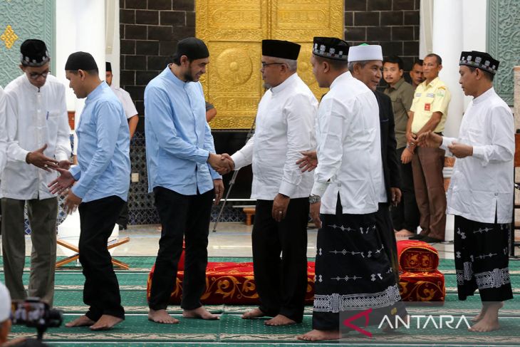 FOTO - Uji mampu baca Al Quran bakal calon Gubernur Aceh