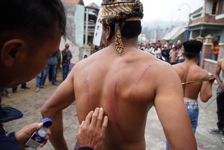 Tradisi Ojung Suku Tengger