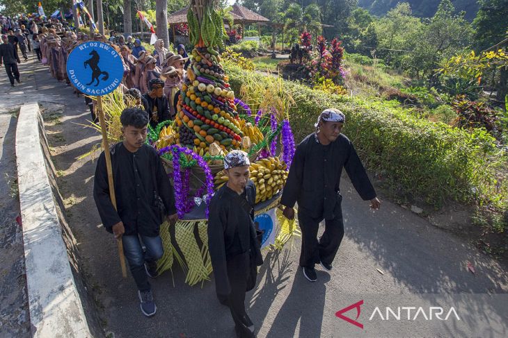 Tradisi sedekah bumi Cibuntu