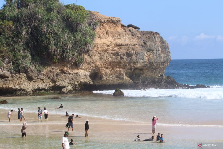 Wisata pantai Pudak Blitar