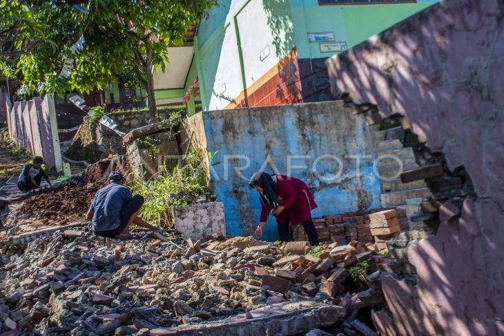 Dampak gempa magnitudo 5,3 yang guncang Sukabumi