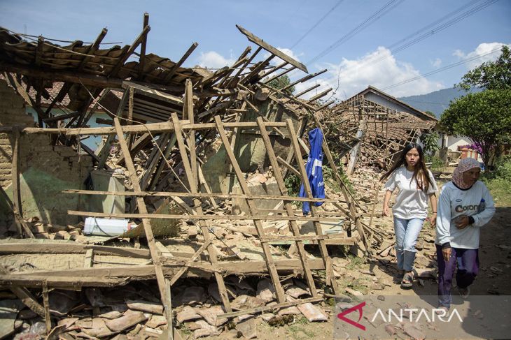 Dampak gempa kertasari Kabupaten Bandung