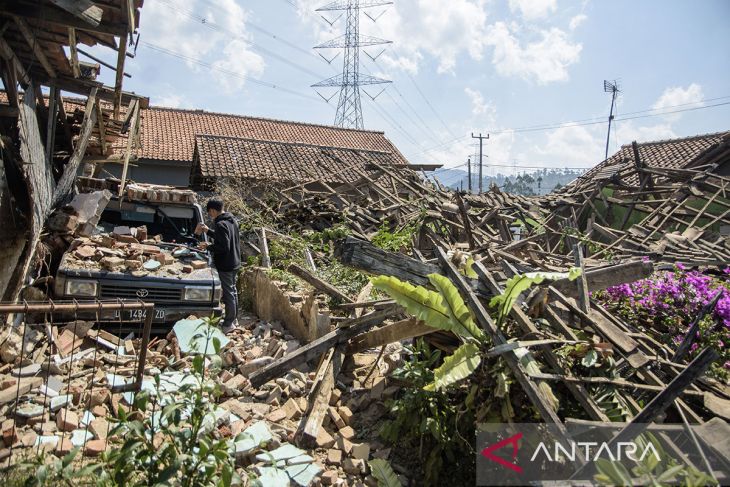 Dampak gempa kertasari Kabupaten Bandung