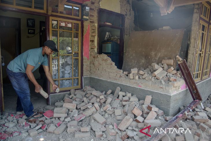 Dampak gempa kertasari Kabupaten Bandung