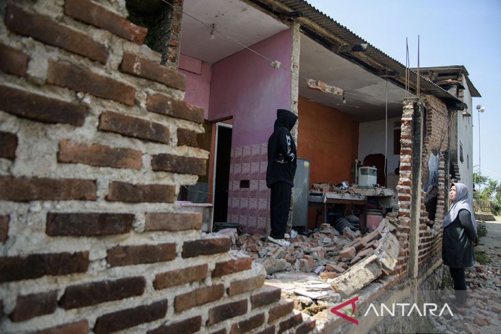 Dampak gempa kertasari Kabupaten Bandung