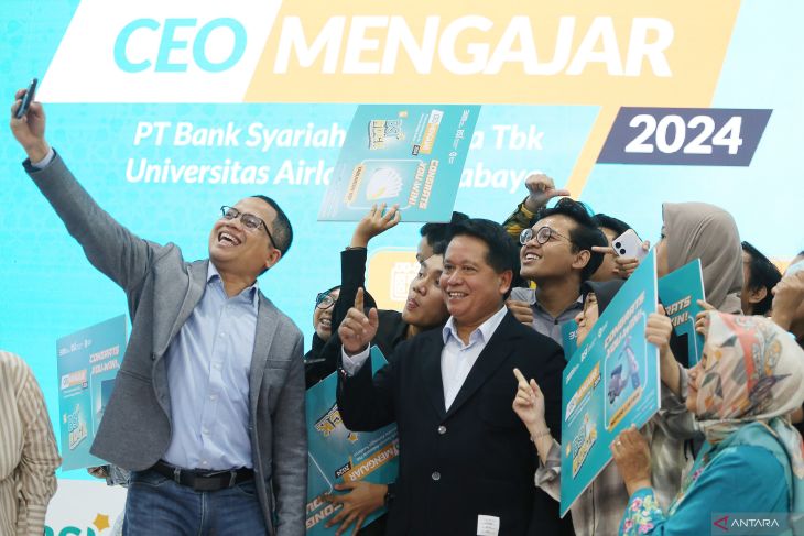 Literasi CEO BSI mengajar di Surabaya