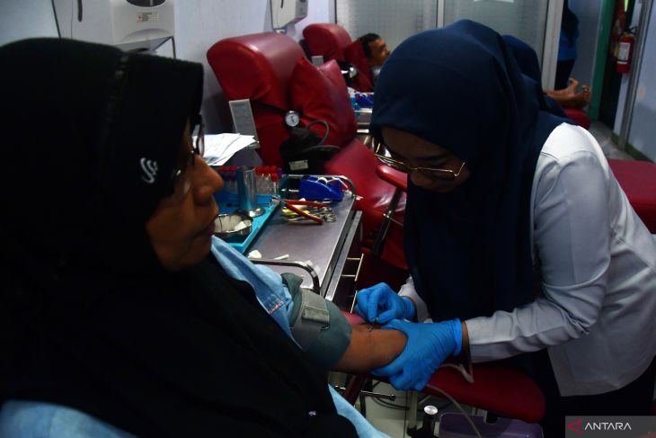 Donor darah Hari PMI di Madiun