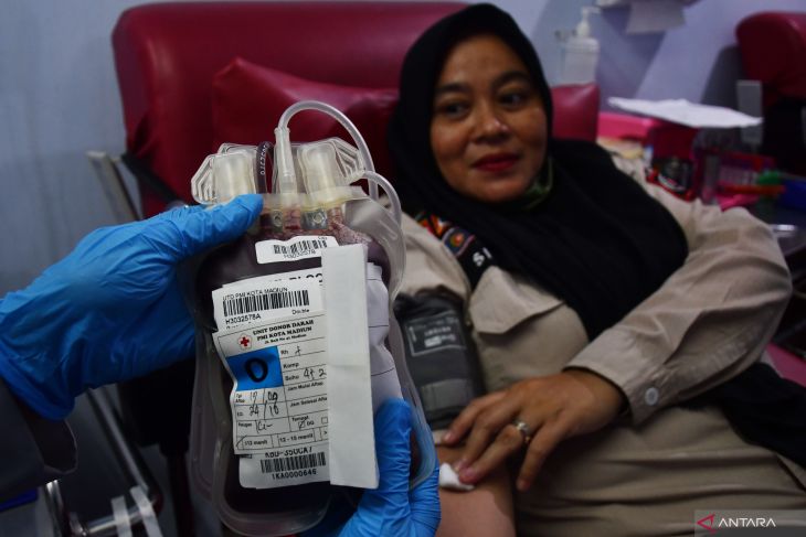 Donor darah Hari PMI di Madiun