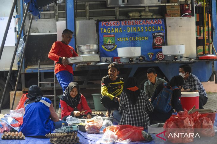 Dapur umum untuk warga terdampak kebakaran TPSA Bagendung