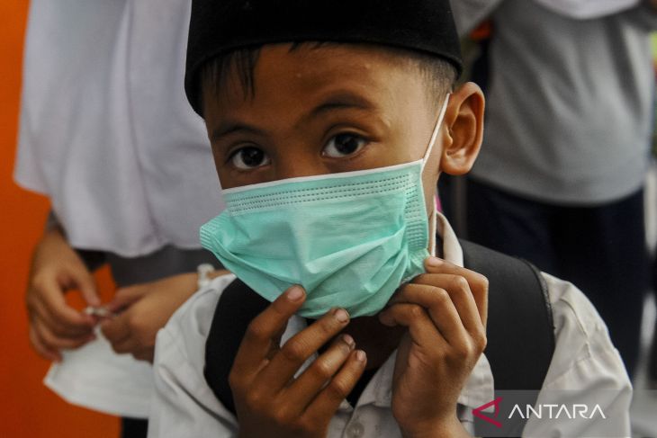 Pembagian masker dampak kebakaran TPSA Bagendung