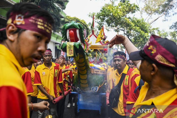 Kirab budaya Gotong Toapekong