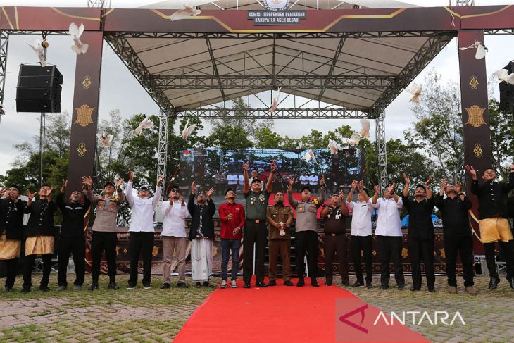 FOTO - Empat pasangan calon Bupati Aceh Besar deklarasi kampanye damai