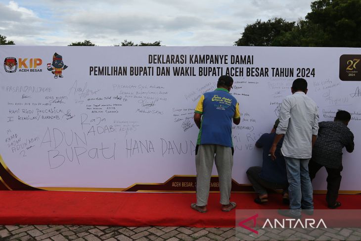 FOTO - Empat pasangan calon Bupati Aceh Besar deklarasi kampanye damai